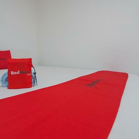 Hotel Reddoorz Near Gajah Mada Pontianak Extérieur photo