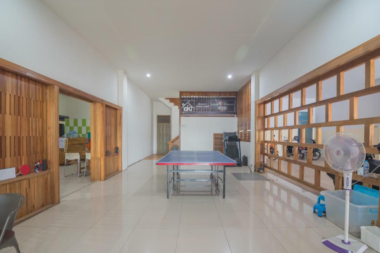 Hotel Reddoorz Near Gajah Mada Pontianak Extérieur photo