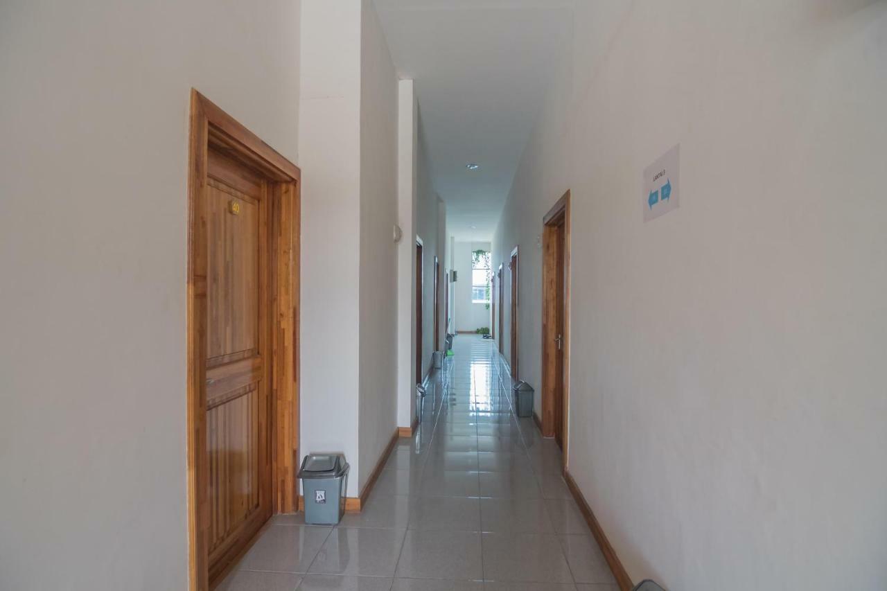 Hotel Reddoorz Near Gajah Mada Pontianak Extérieur photo