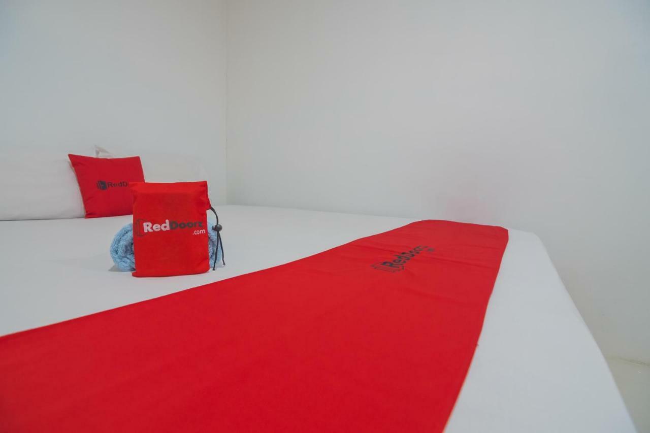 Hotel Reddoorz Near Gajah Mada Pontianak Extérieur photo