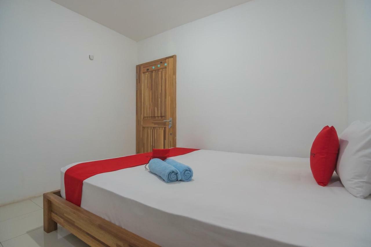 Hotel Reddoorz Near Gajah Mada Pontianak Extérieur photo