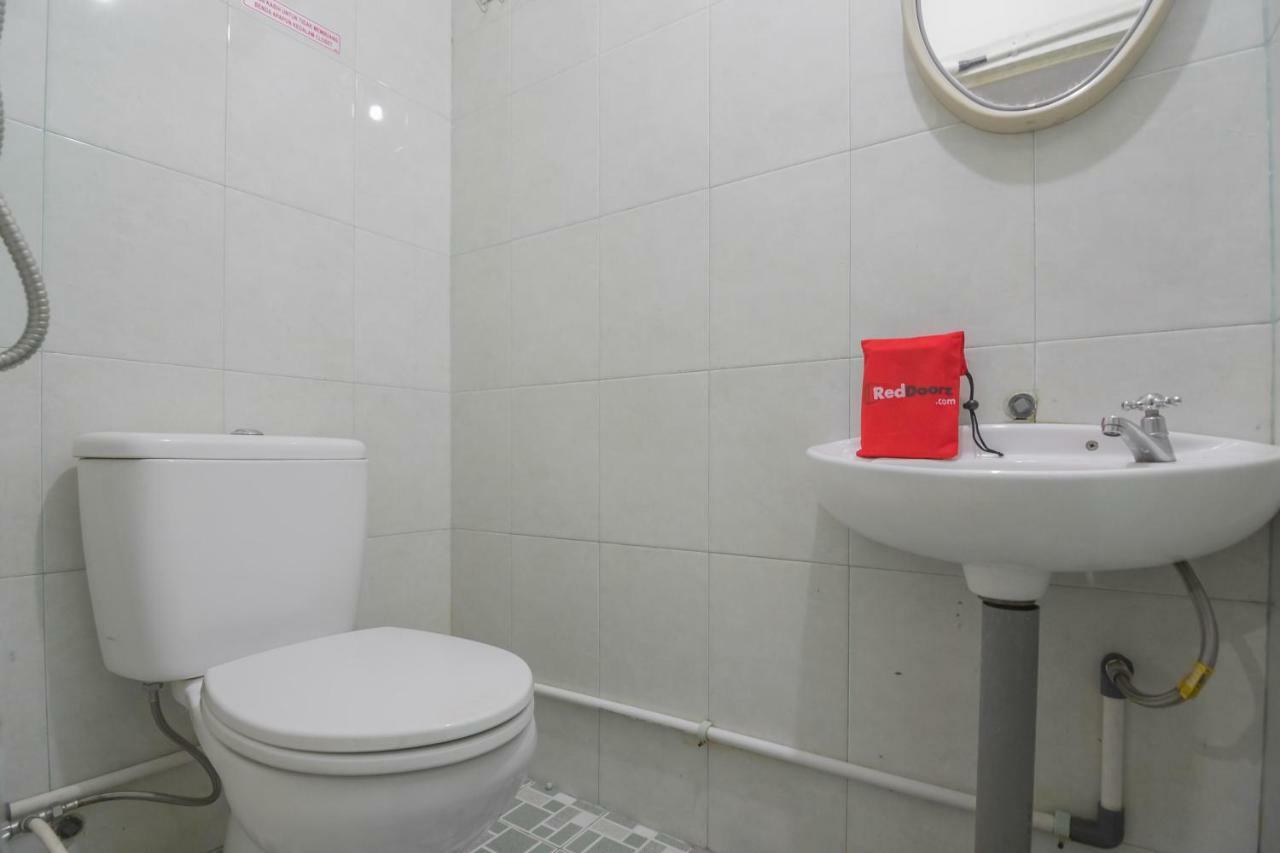 Hotel Reddoorz Near Gajah Mada Pontianak Extérieur photo