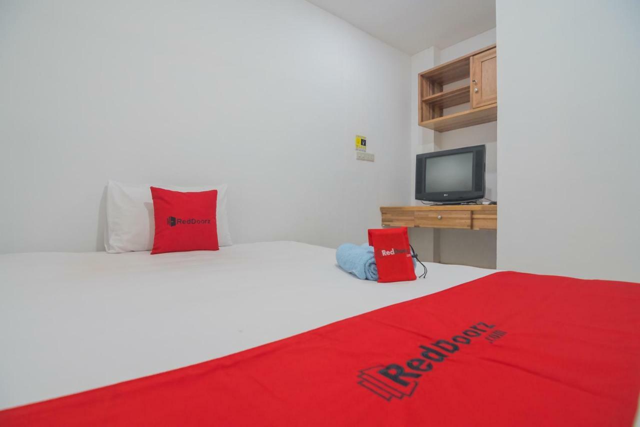 Hotel Reddoorz Near Gajah Mada Pontianak Extérieur photo