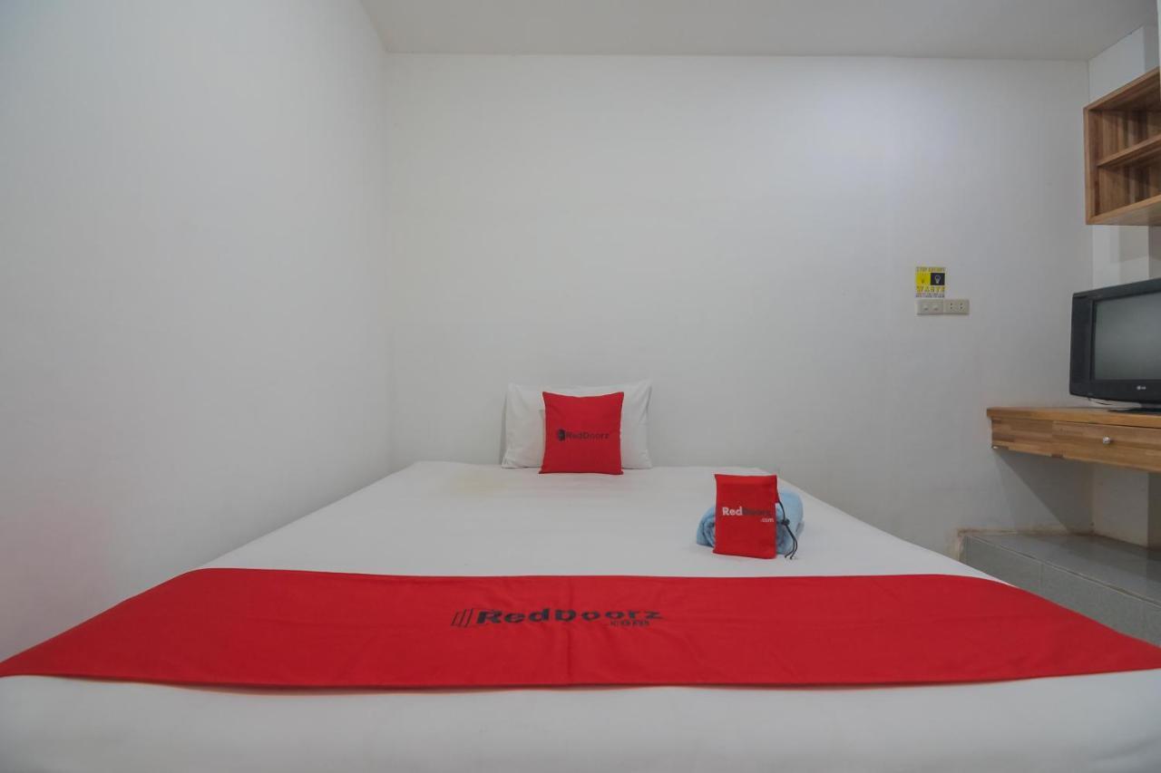Hotel Reddoorz Near Gajah Mada Pontianak Extérieur photo